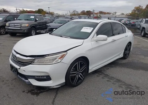 2017 Honda Accord Touring V6 z USA, uszkodzony, nr VIN 1HGCR3F91HA019349